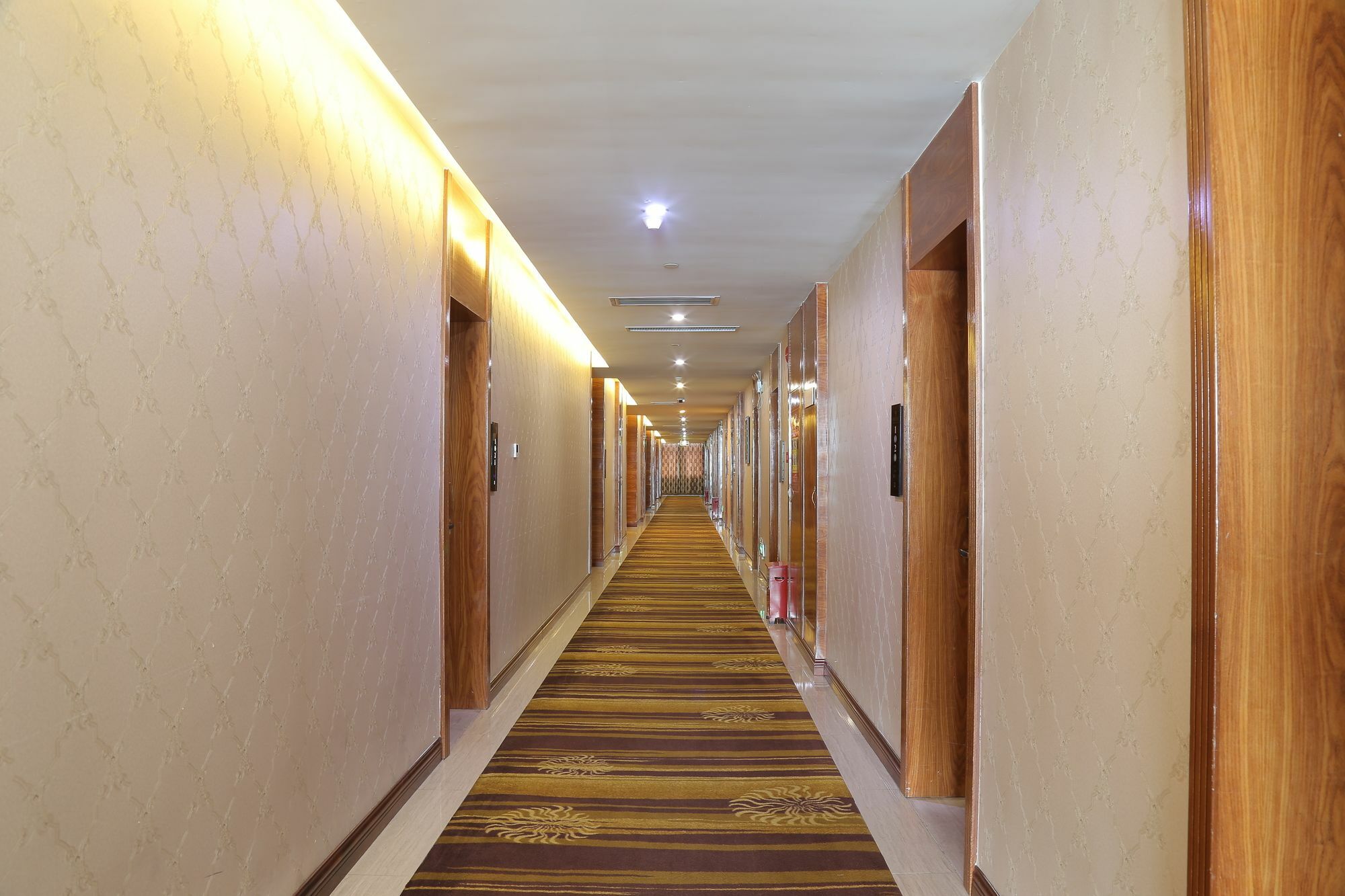 โอวปง อินเตอร์เนชั่นแนล โฮเต็ล Hotel กวางโจว ภายนอก รูปภาพ