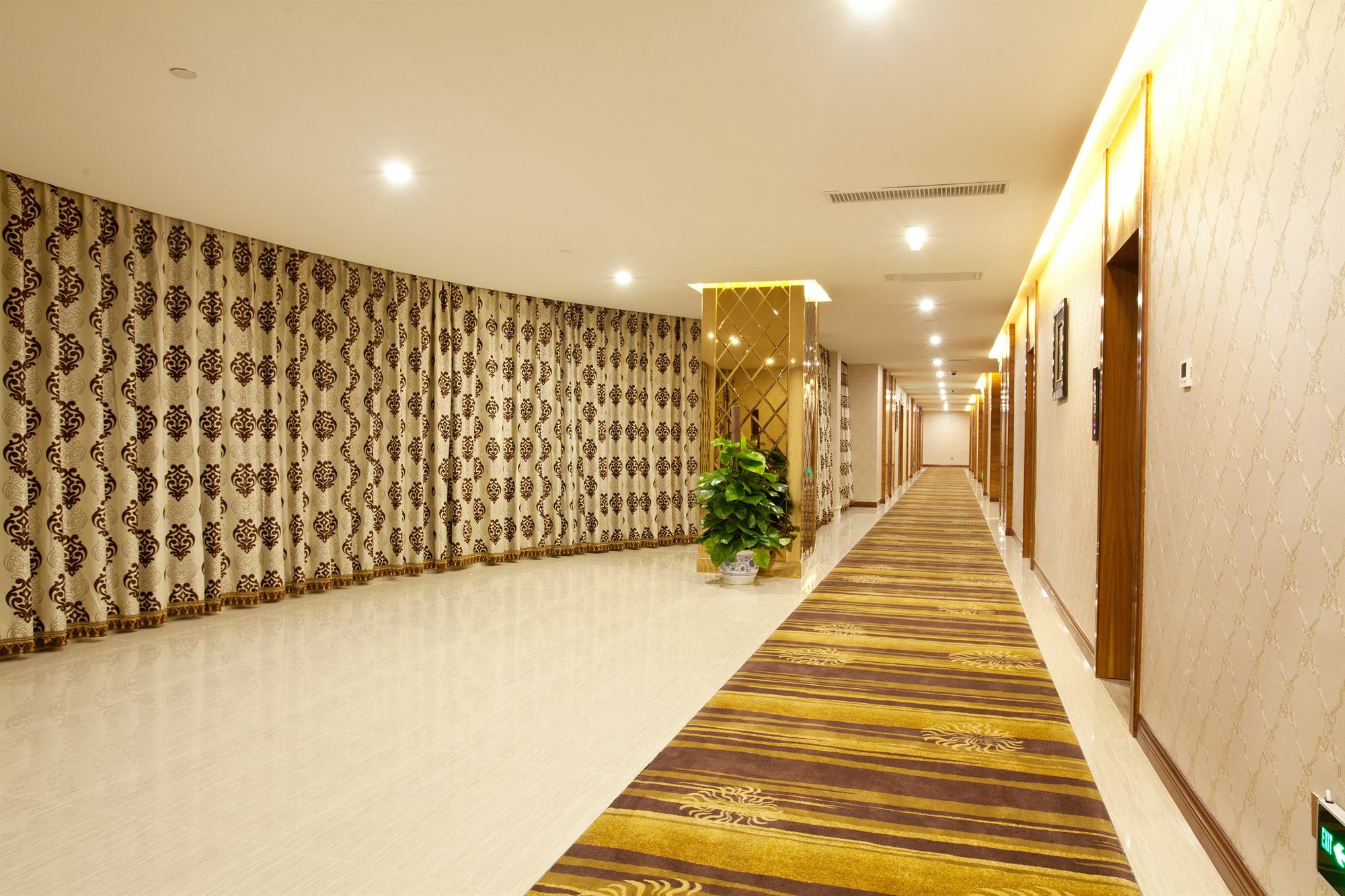 โอวปง อินเตอร์เนชั่นแนล โฮเต็ล Hotel กวางโจว ภายนอก รูปภาพ